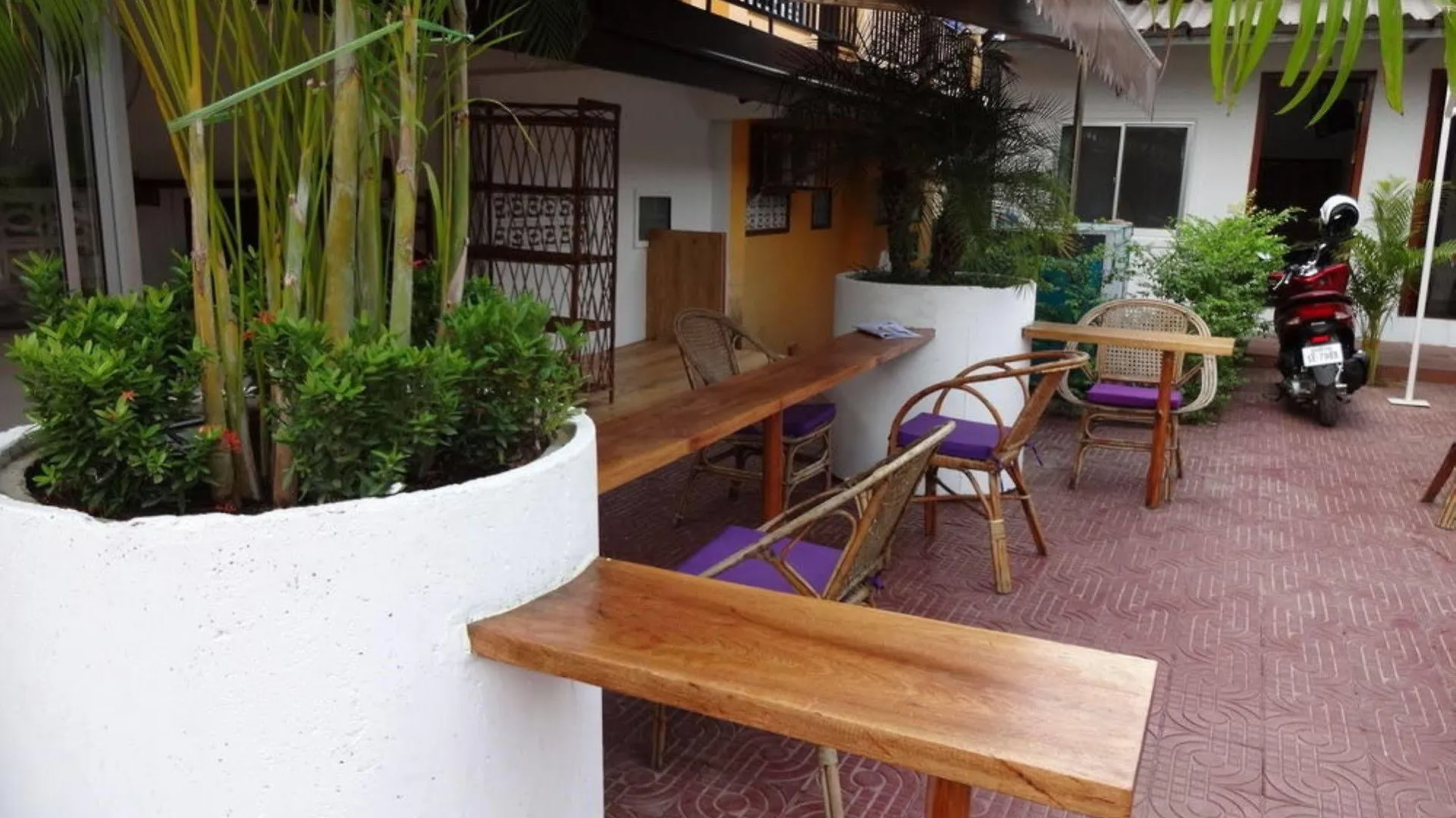 Hotel Kong Bar And Guesthouse