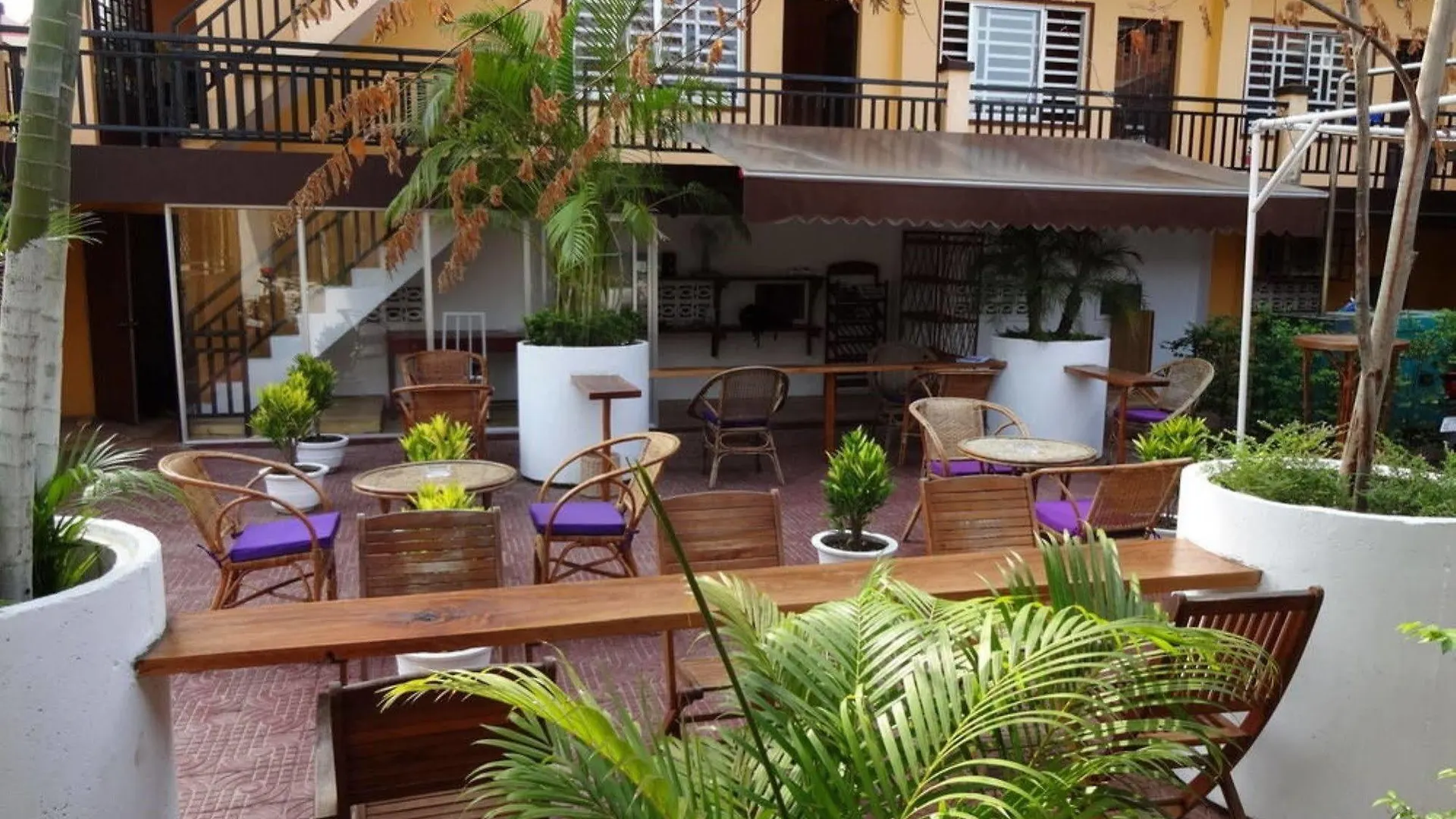 Hotel Kong Bar And Guesthouse